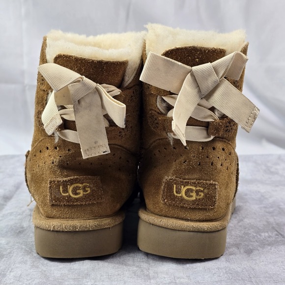 UGG CLASSIC MINI DAE SUNSHINE PERFORATED CHESTNUT BOW BOOT US 5 Womens Girls - Picture 4 of 7